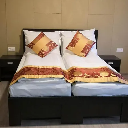 Hotel Sun-house - Parkingfree Limited Spaces- 3*