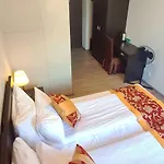 Hotel Sun-house - Parkingfree Limited Spaces- 3*