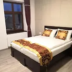Sun-house - Parkingfree Limited Spaces- Hotel Prag