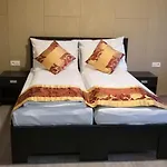 Hotel Sun-house - Parkingfree Limited Spaces- 3*