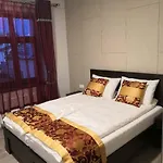 Sun-house - Parkingfree Limited Spaces- 3* Prag