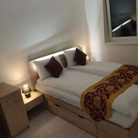 Hotel Sun-house - Parkingfree Limited Spaces- Prague