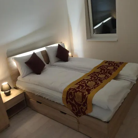 Sun-house - Parkingfree Limited Spaces- Hotel Prague