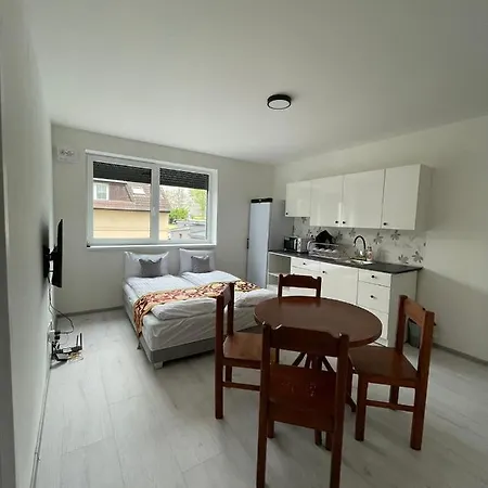 Sun-house - Parkingfree Limited Spaces- Prague