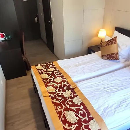 Hotel Sun-house - Parkingfree Limited Spaces-