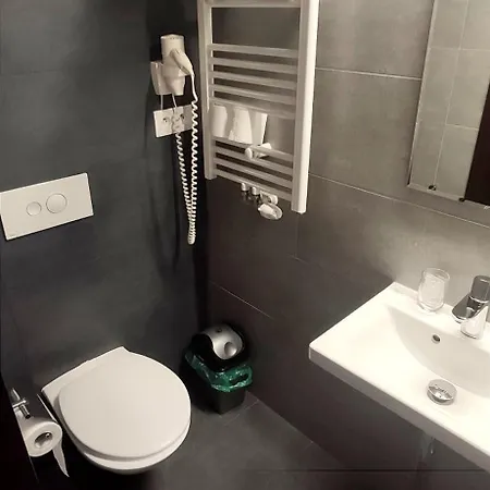 Hotel Sun-house - Parkingfree Limited Spaces- 3*