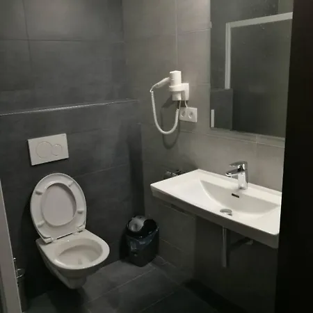 Hotel Sun-house - Parkingfree Limited Spaces-