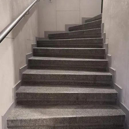 Sun-house - Parkingfree Limited Spaces- Hotel Prague