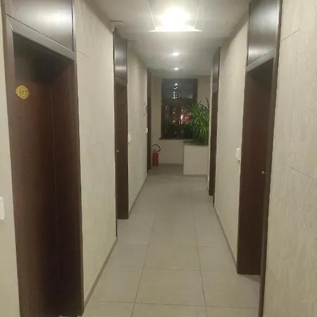 Hotel Sun-house - Parkingfree Limited Spaces- Praag