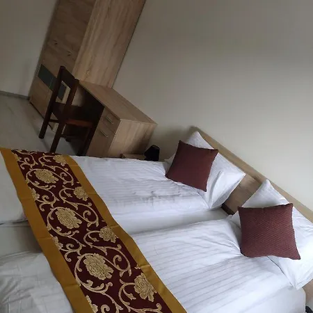 Sun-house - Parkingfree Limited Spaces- 3* Praga