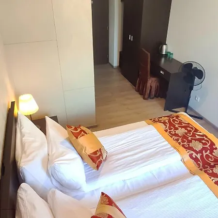 Hotel Sun-house - Parkingfree Limited Spaces- 3*
