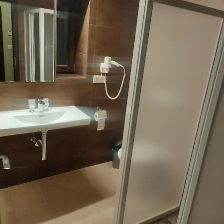 Sun-house Pension&restaurant -parkingfree- Prague